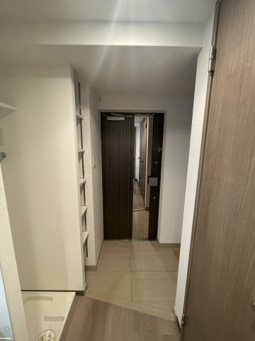 玄関　同じ物件の別の部屋の画像です 間取り図を参照してください