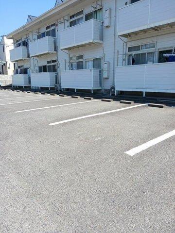 駐車場　駐車場に車を止められます
