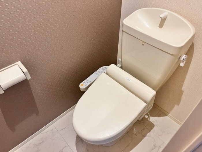 トイレ　※代表タイプの写真のため実際と異なる場合がございます