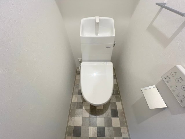 トイレ　綺麗なトイレにはウォシュレット標準装備です。