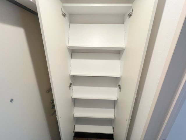 収納　ロビーにある各部屋毎のメールボックス。