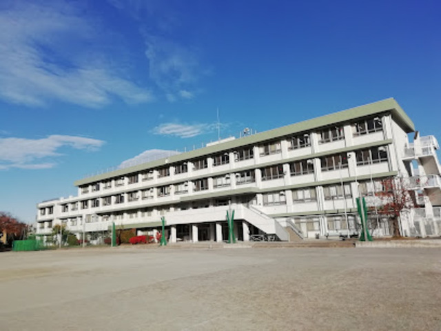 中学校　稲城市立稲城第三中学校（中学校）まで986m