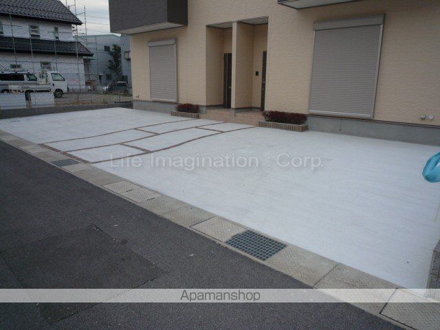 駐車場　駐車場