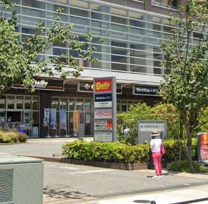 コンビニ　デイリーヤマザキ ブリリアマーレ有明店（コンビニ）まで360m