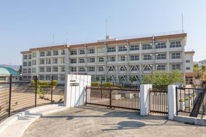 中学校　豊中市立第十一中学校（中学校）まで625m