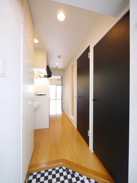玄関　※同物件別部屋参考画像