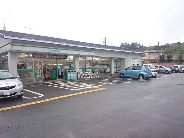 コンビニ　ファミリーマート 宝ヶ池店（コンビニ）まで895m