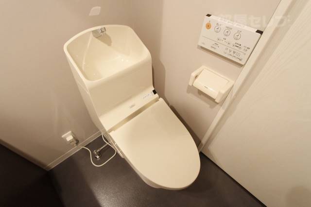 トイレ　※１０３号室の写真です。
