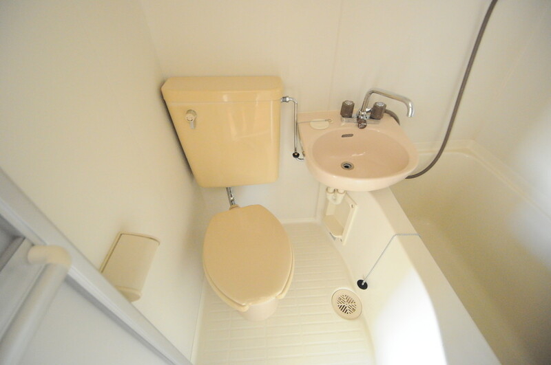 トイレ　スタンダードなトイレは清潔感があって、リラックス出来ます。