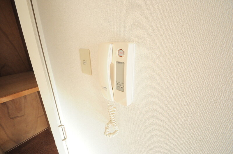 セキュリティ　来客はインターフォンで確認してからドアを開けてくださいね
