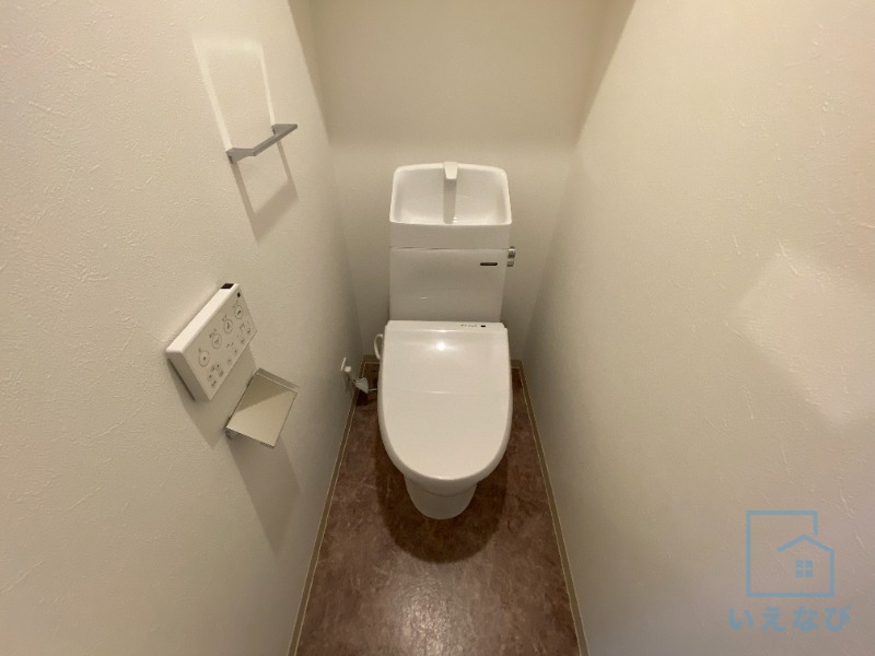 地下鉄千日前線 南巽駅 徒歩1分 3階建 築4年のトイレ写真