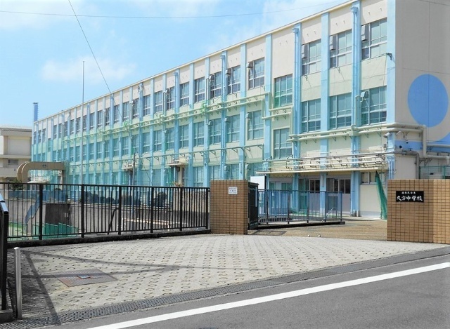 中学校　名古屋市立久方中学校（中学校）まで2000m