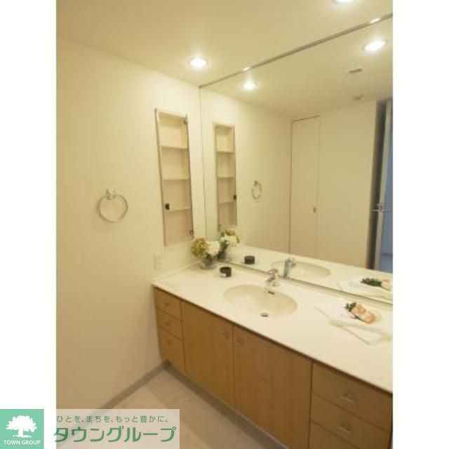 洗面設備　※写真は同タイプ住戸です。