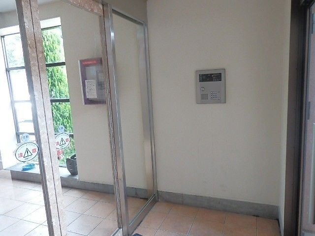 エントランス　オートロック完備のマンション