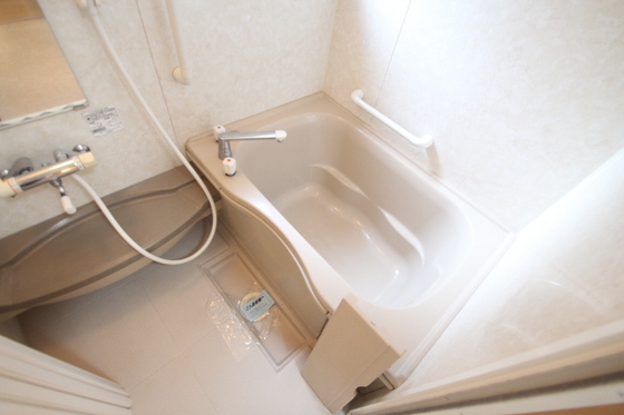 バス・シャワールーム　※別部屋の写真です