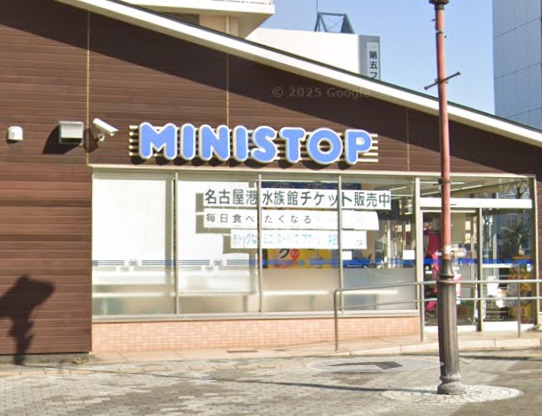 コンビニ　ミニストップ 港東通り店（コンビニ）まで218m