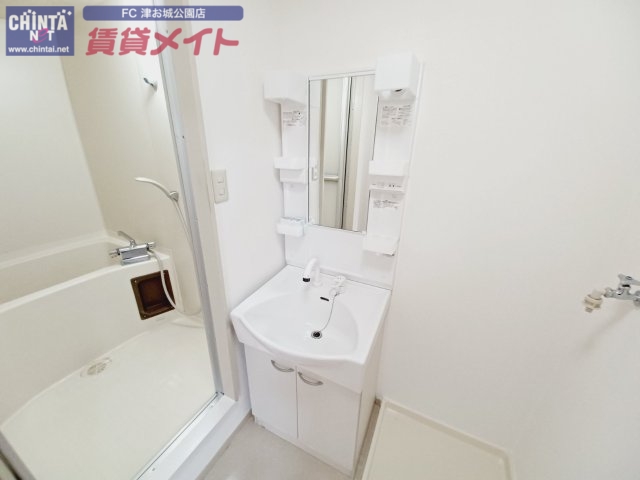 洗面設備　反転タイプ参考写真