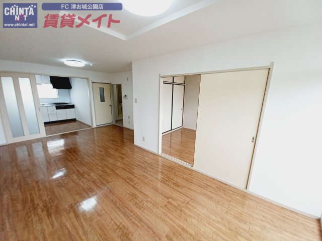 居室・リビング　反転タイプ参考写真