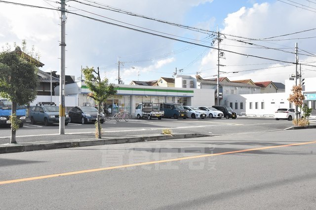 コンビニ　ファミリーマート　西堤本通西（コンビニ）まで383m