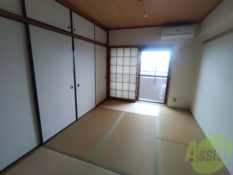 その他部屋・スペース　６帖の和室のお部屋もあります。寝室にしましょう。