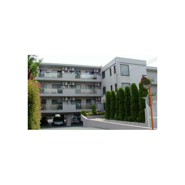 建物外観　鉄筋コンクリート造のがっちりとした建物。