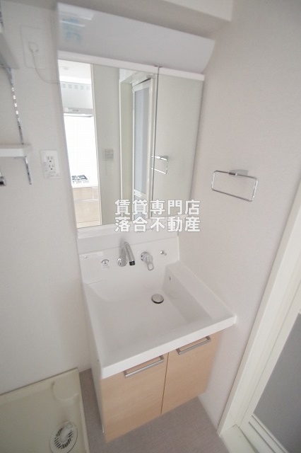 洗面設備　独立洗面化粧台付き