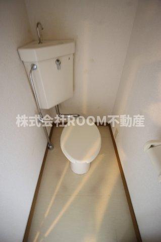 トイレ　落ち着いた色調のトイレです