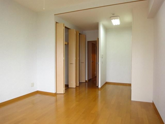 その他部屋・スペース　洋室１０帖フローリング　２面採光換気