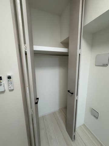 収納　（別タイプ参考写真）ティモーネグランデ田端ノルド　荒川区西尾