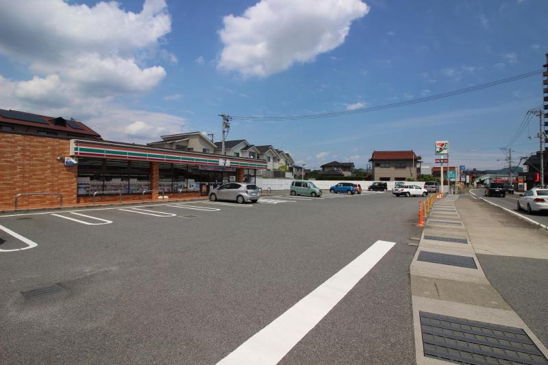 コンビニ　セブンイレブン（コンビニ）まで900m