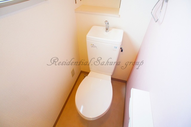 トイレ　落ち着いた色調のトイレです♪