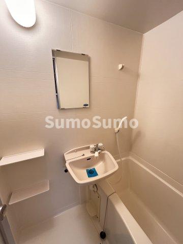 トイレ　落ち着いた色調のトイレです