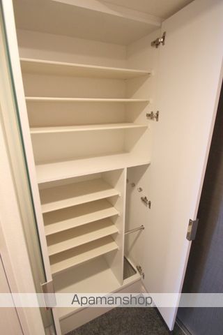 プレサンス谷町九丁目ディセオの玄関写真