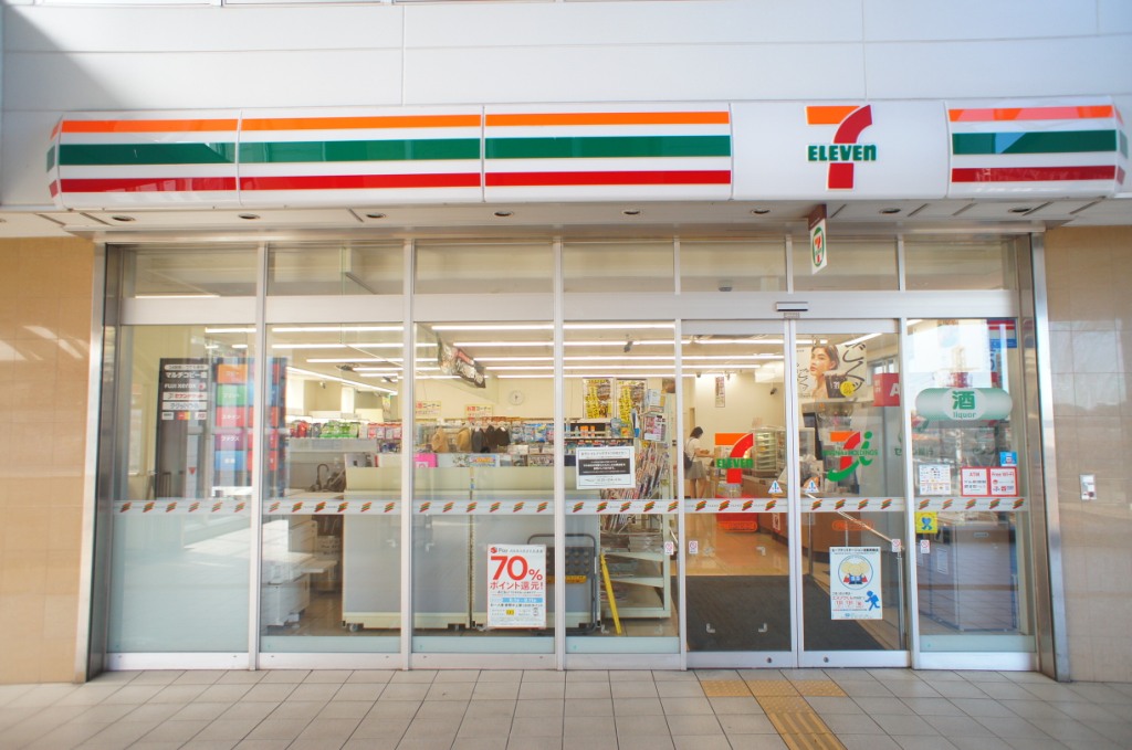 コンビニ　セブンイレブン 松戸馬橋ステーションモール店（コンビニ）まで166m