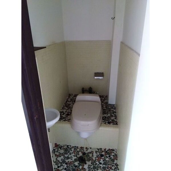 トイレ　掲載写真は同型モデルを掲載しており実際のお部屋と仕様等が異な