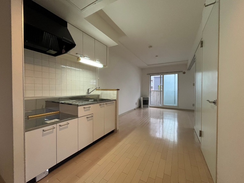 居室・リビング　リビングです。白を基調としていてお部屋全体が明るいですね！