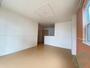 居室・リビング　ＬＤＫは１３．８帖あり広々としていて綺麗ですね