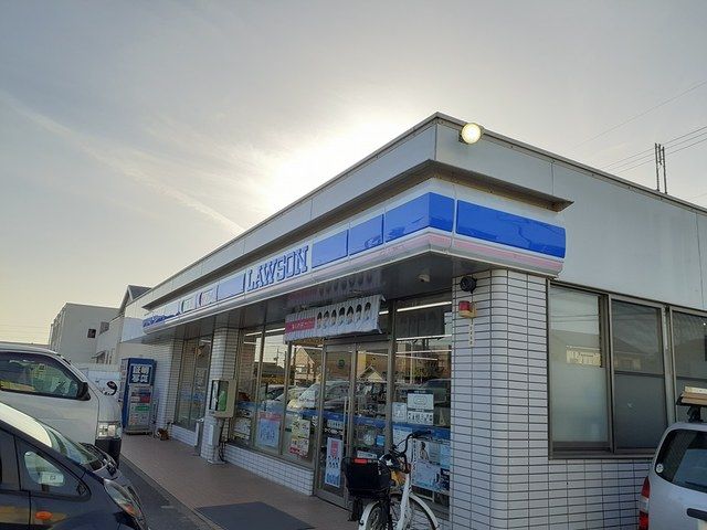 コンビニ　ローソン 東野町一丁目店（コンビニ）まで650m