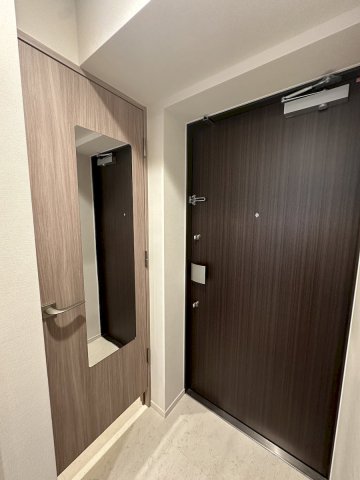 玄関　※別部屋の参考写真です