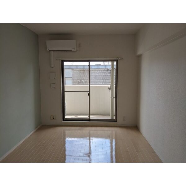 居室・リビング　※写真は同じマンションの違う部屋のものになります。