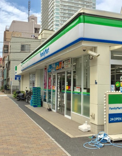 コンビニ　ファミリーマート入谷二丁目店（コンビニ）まで43m