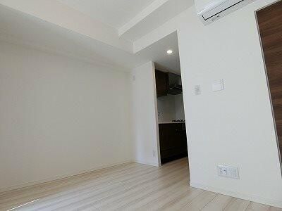 居室・リビング　※別部屋の参考写真です。