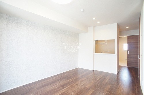 居室・リビング　人気の対面キッチン付き12.2帖のLDKです