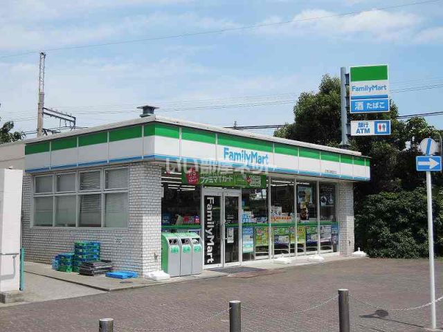 コンビニ　ファミリーマート近鉄久居駅前店（コンビニ）まで1021m