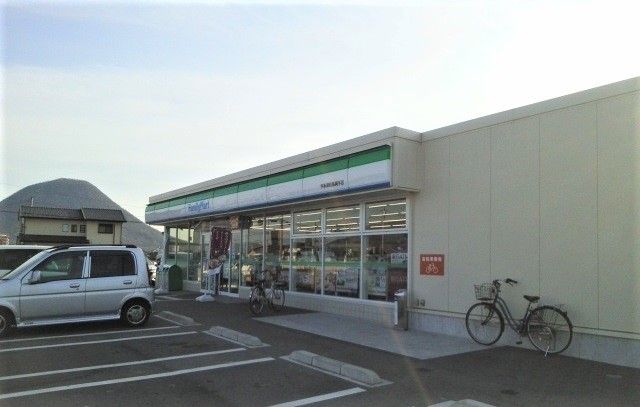 コンビニ　ファミリーマート宇多津町長縄手（コンビニ）まで450m