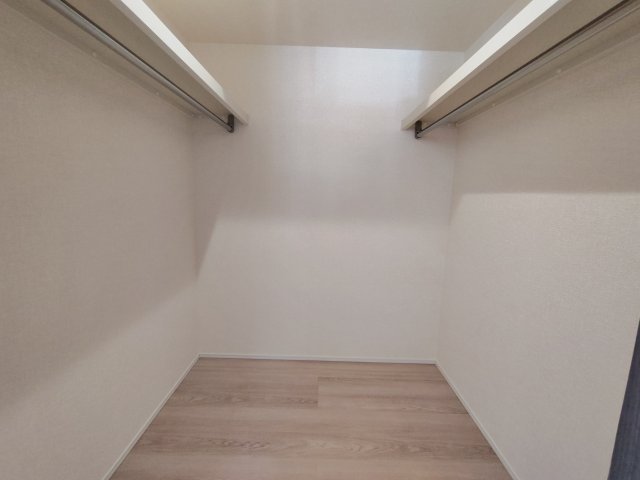 収納　たっぷり収納できるウォークインクロゼット