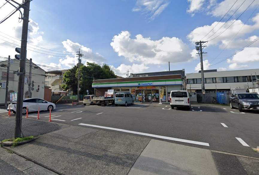 コンビニ　ファミリーマート 千成西店（コンビニ）まで259m