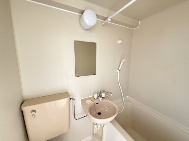 洗面設備　別部屋参考写真です