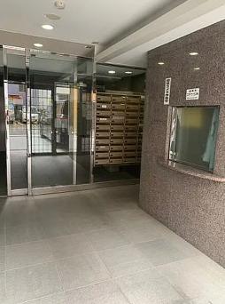 エントランス　落ち着いたエントランスです