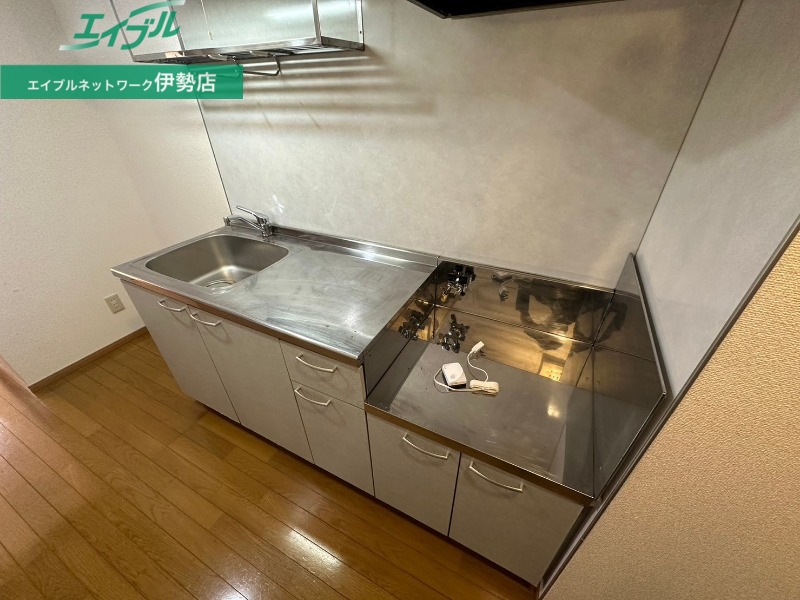 キッチン　同物件別部屋のお写真です。